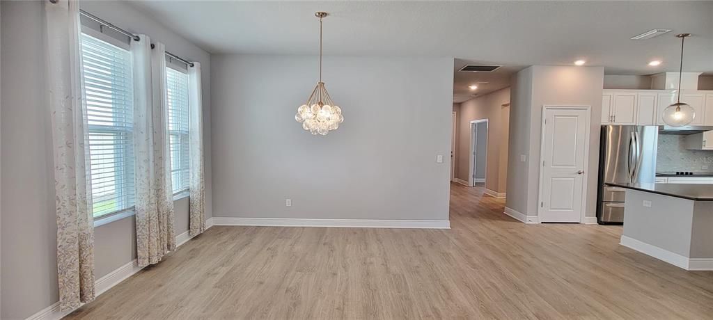 Active With Contract: $2,800 (3 beds, 2 baths, 2018 Square Feet)
