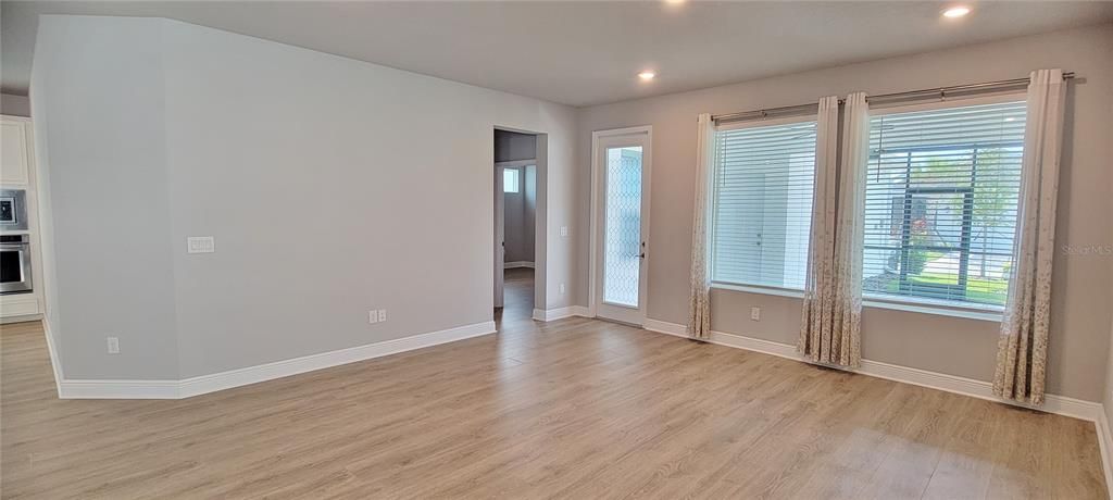 Active With Contract: $2,800 (3 beds, 2 baths, 2018 Square Feet)