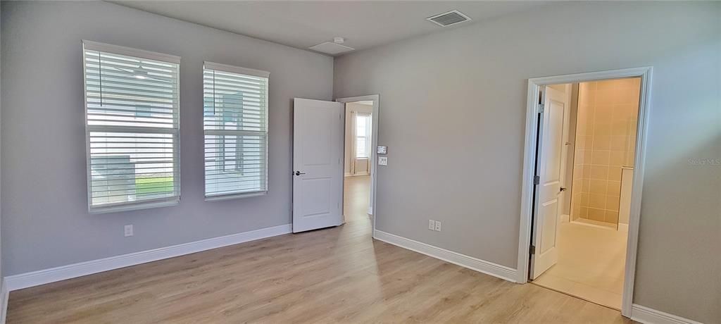 Active With Contract: $2,800 (3 beds, 2 baths, 2018 Square Feet)