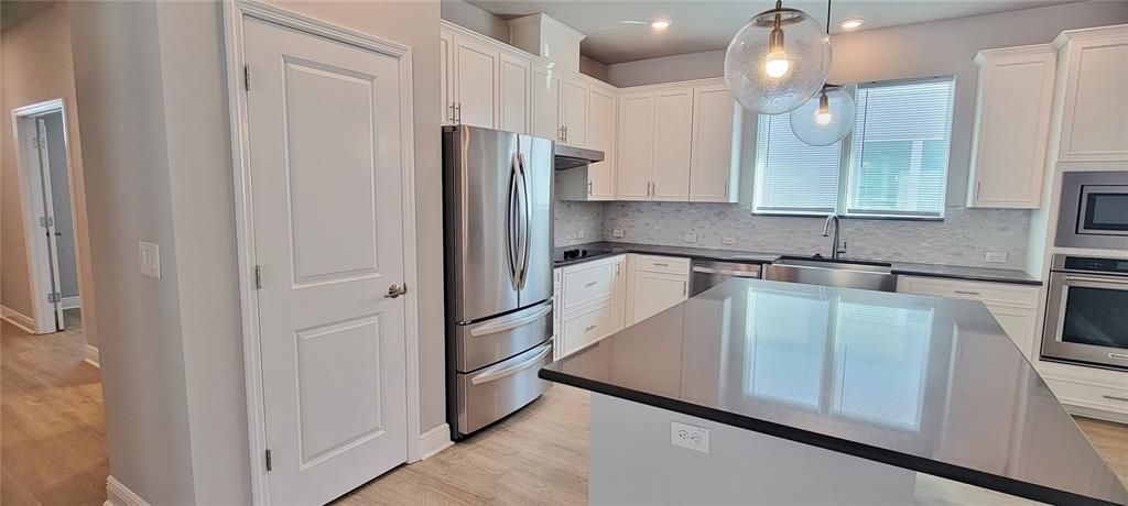 Active With Contract: $2,800 (3 beds, 2 baths, 2018 Square Feet)