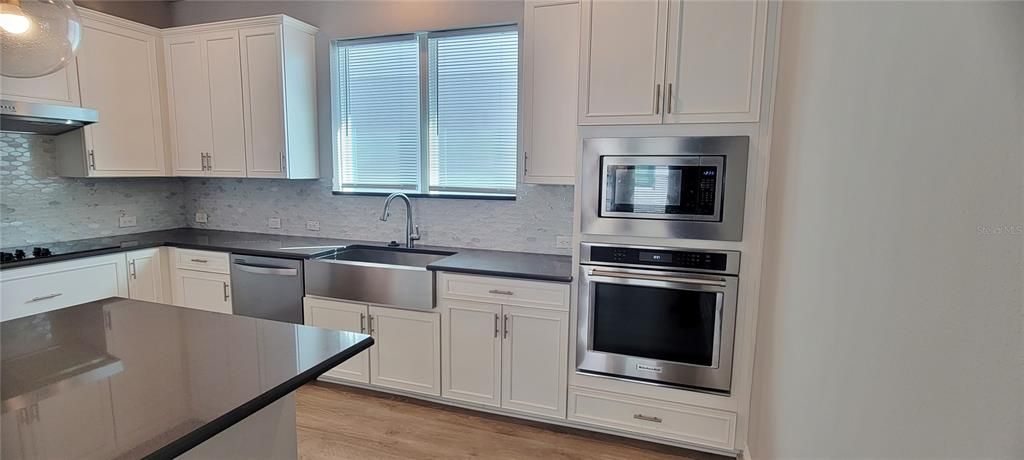 Active With Contract: $2,800 (3 beds, 2 baths, 2018 Square Feet)