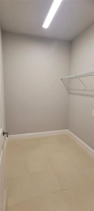 Active With Contract: $2,800 (3 beds, 2 baths, 2018 Square Feet)