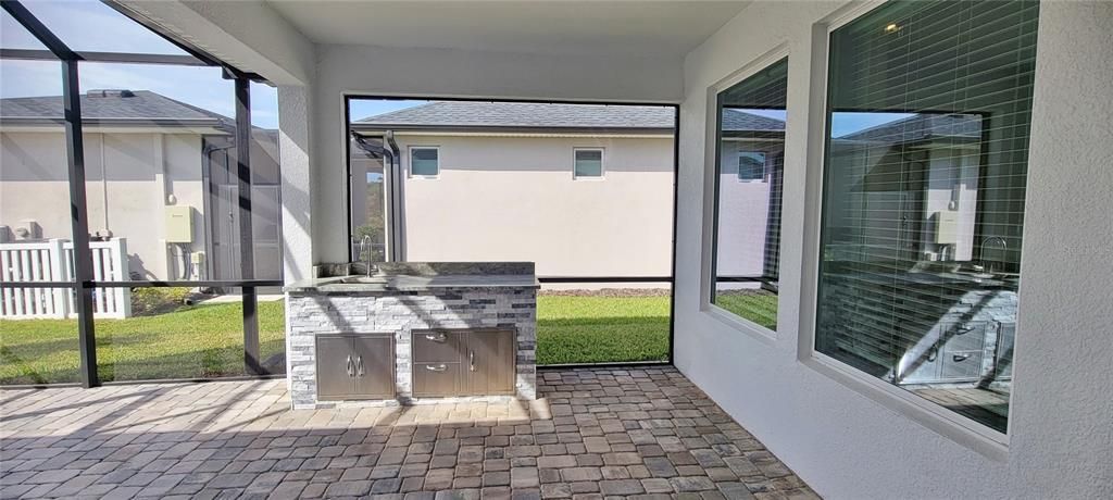 Active With Contract: $2,800 (3 beds, 2 baths, 2018 Square Feet)