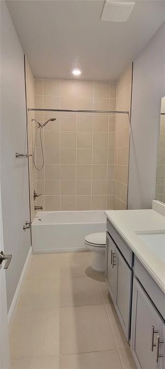 Active With Contract: $2,800 (3 beds, 2 baths, 2018 Square Feet)