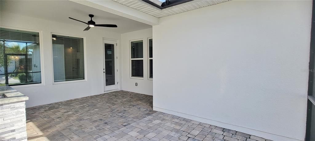 Active With Contract: $2,800 (3 beds, 2 baths, 2018 Square Feet)