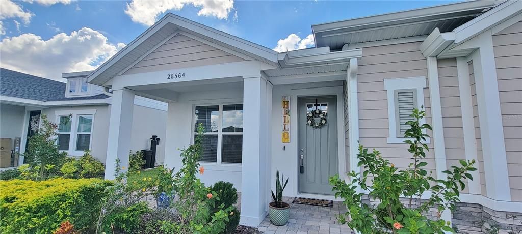 Active With Contract: $2,800 (3 beds, 2 baths, 2018 Square Feet)