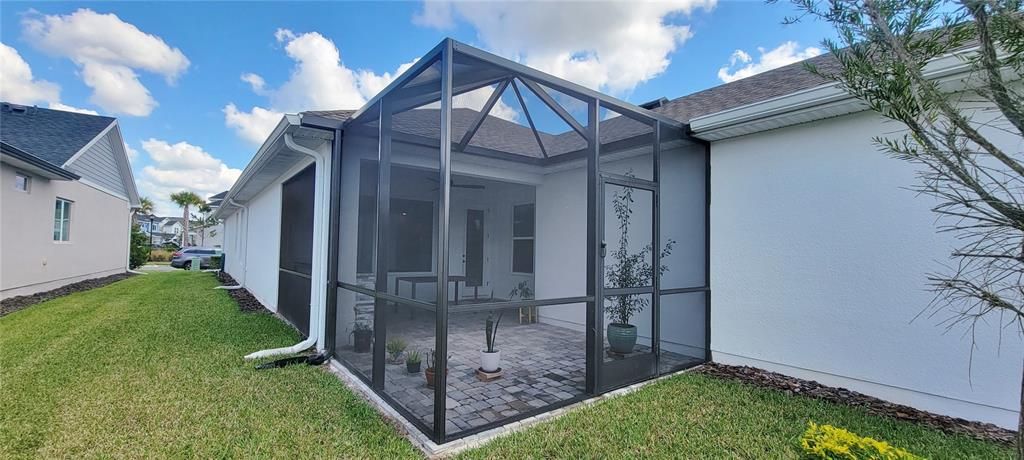 Active With Contract: $2,800 (3 beds, 2 baths, 2018 Square Feet)