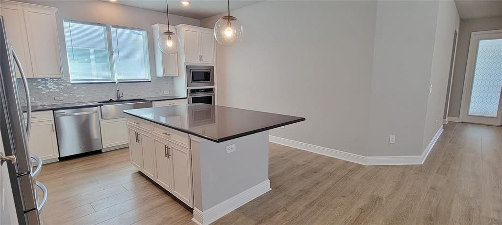 Active With Contract: $2,800 (3 beds, 2 baths, 2018 Square Feet)