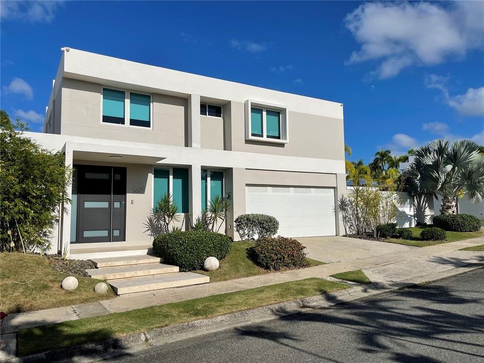 Recently Rented: $6,500 (4 beds, 3 baths, 3200 Square Feet)