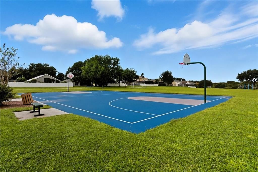 合同活跃: $339,000 (3 贝兹, 2 浴室, 1521 平方英尺)