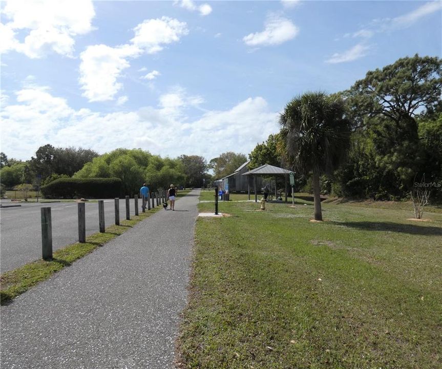 Active With Contract: $129,900 (2 beds, 2 baths, 930 Square Feet)