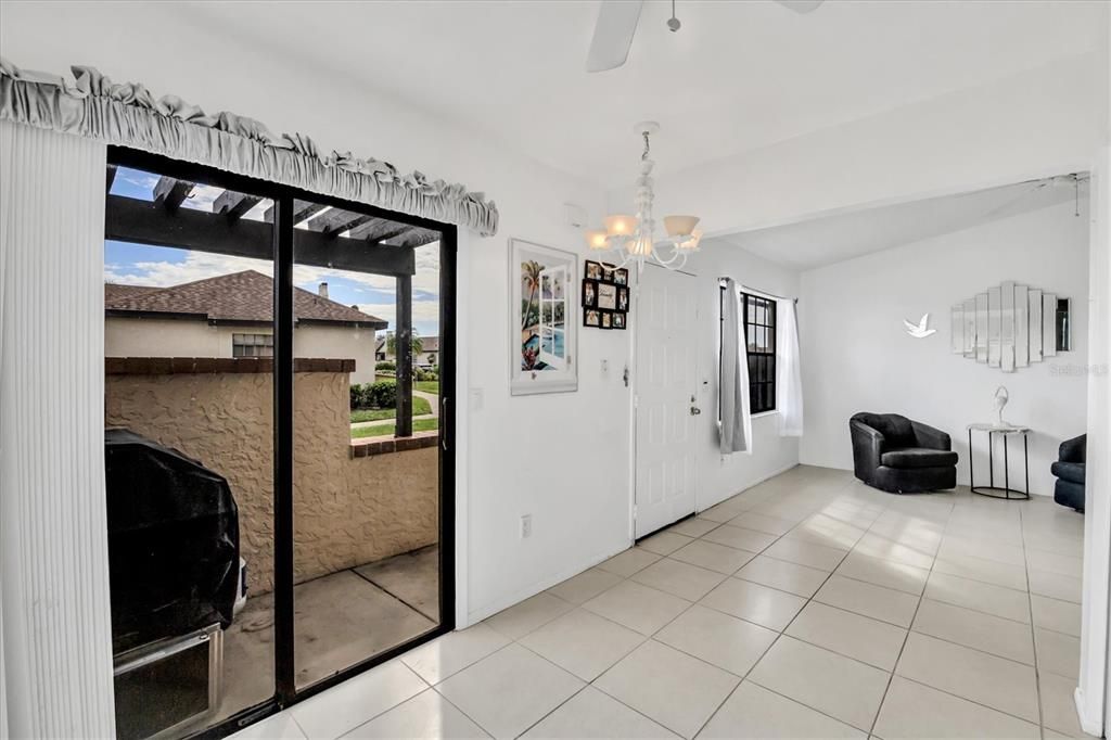 Active With Contract: $129,900 (2 beds, 2 baths, 930 Square Feet)