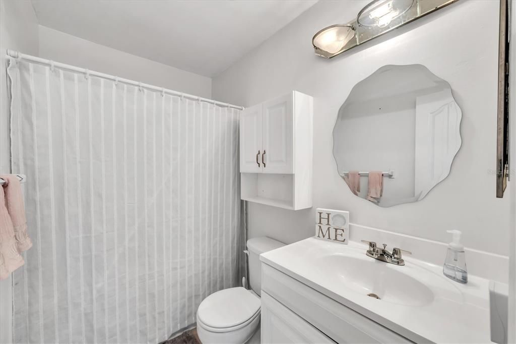 Active With Contract: $129,900 (2 beds, 2 baths, 930 Square Feet)