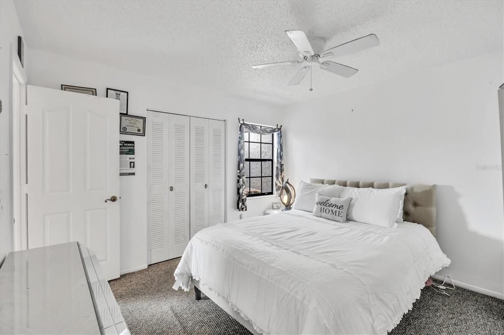 Active With Contract: $129,900 (2 beds, 2 baths, 930 Square Feet)