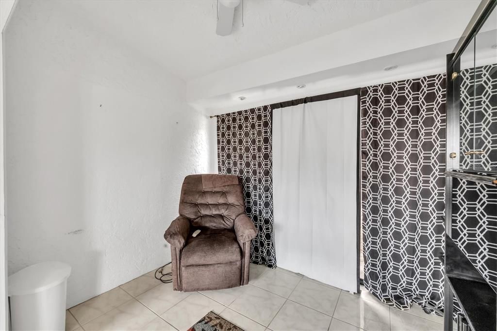 Active With Contract: $129,900 (2 beds, 2 baths, 930 Square Feet)