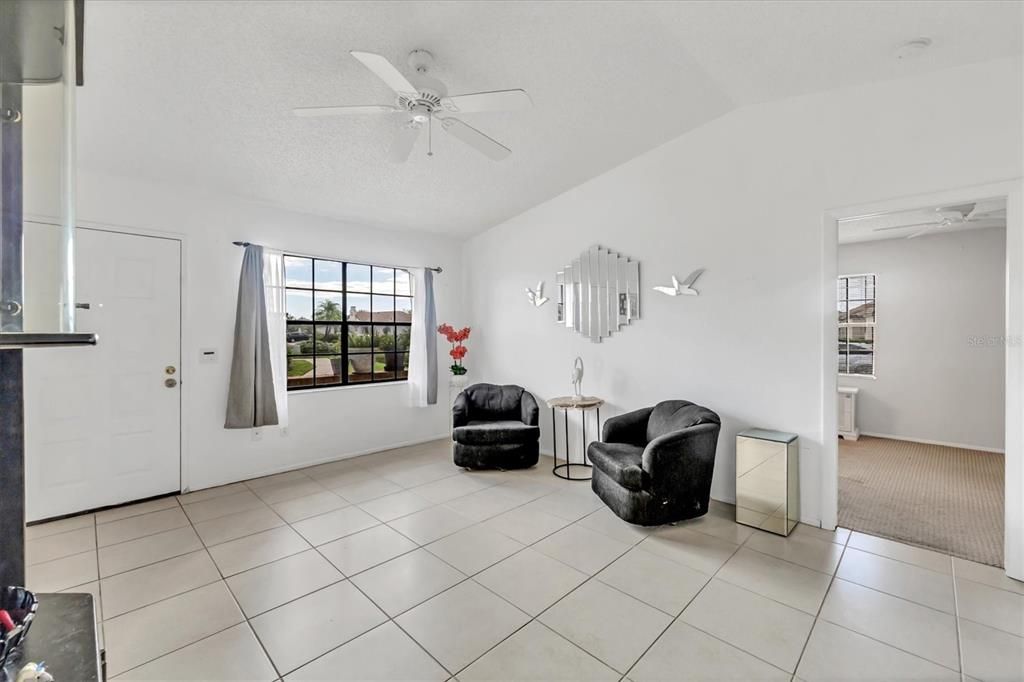 Active With Contract: $129,900 (2 beds, 2 baths, 930 Square Feet)