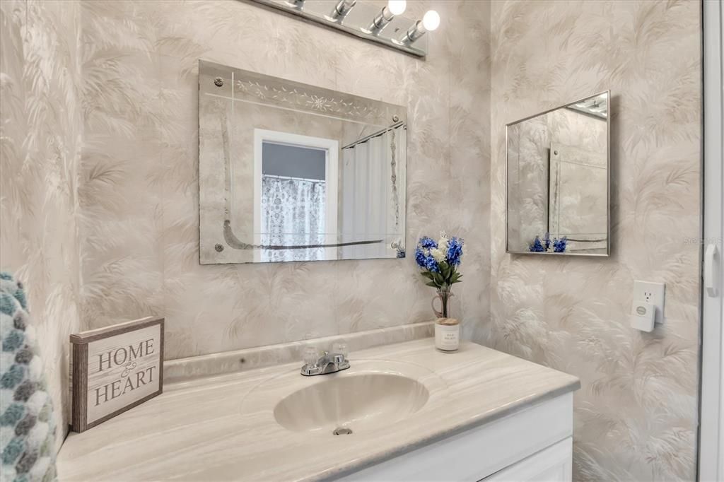 Active With Contract: $129,900 (2 beds, 2 baths, 930 Square Feet)