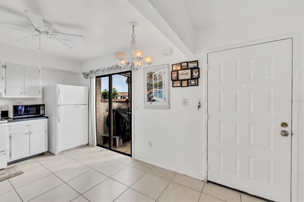 Active With Contract: $129,900 (2 beds, 2 baths, 930 Square Feet)