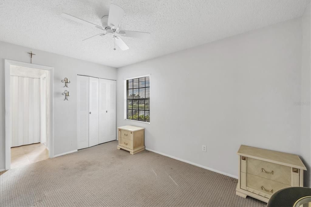 Active With Contract: $129,900 (2 beds, 2 baths, 930 Square Feet)