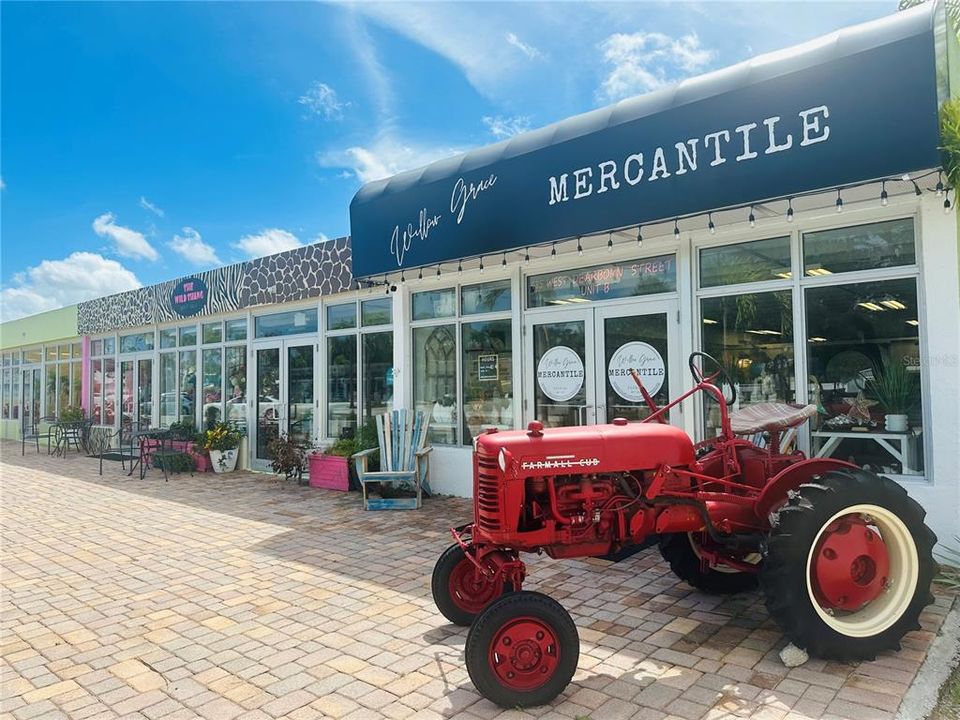 Active With Contract: $129,900 (2 beds, 2 baths, 930 Square Feet)