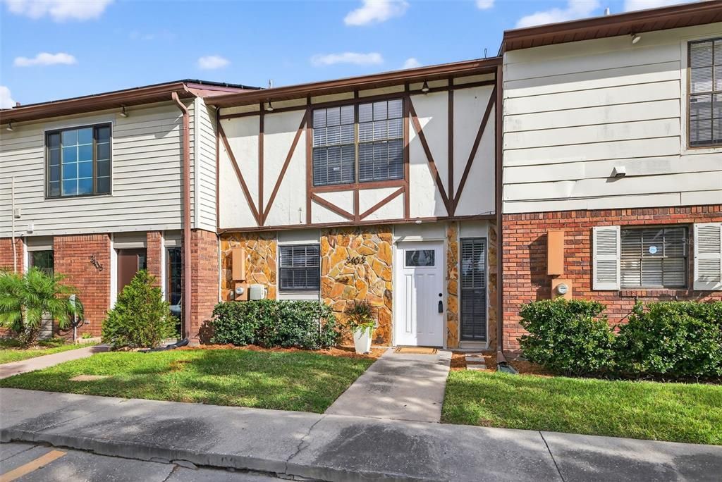 Active With Contract: $240,000 (2 beds, 2 baths, 1240 Square Feet)