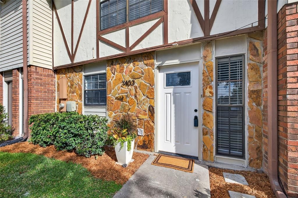 Active With Contract: $240,000 (2 beds, 2 baths, 1240 Square Feet)