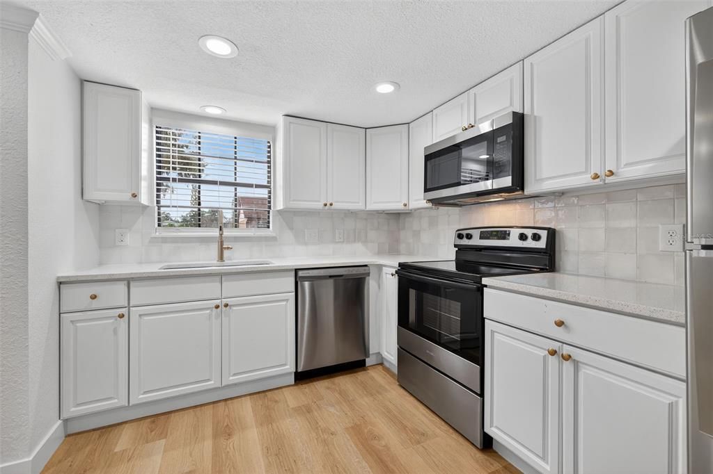 Active With Contract: $240,000 (2 beds, 2 baths, 1240 Square Feet)