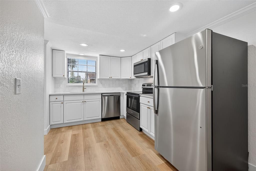 Active With Contract: $240,000 (2 beds, 2 baths, 1240 Square Feet)