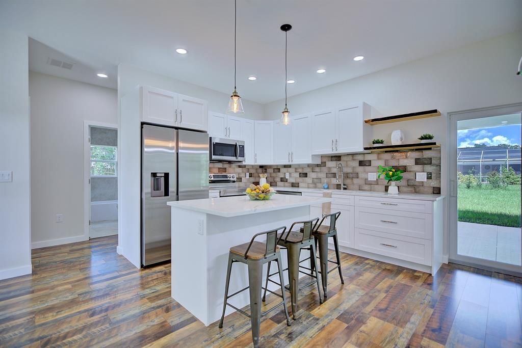 На продажу: $279,000 (2 спален, 2 ванн, 1151 Квадратных фут)