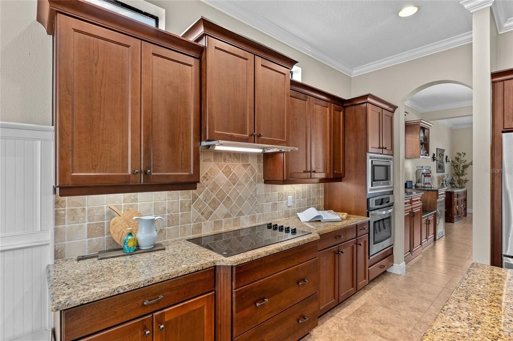 For Sale: $1,085,000 (6 beds, 4 baths, 4109 Square Feet)