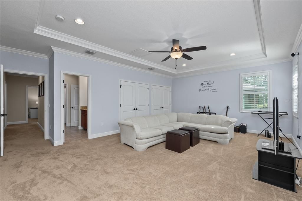 For Sale: $1,085,000 (6 beds, 4 baths, 4109 Square Feet)