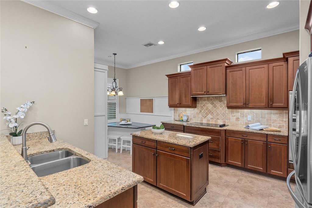 For Sale: $1,085,000 (6 beds, 4 baths, 4109 Square Feet)