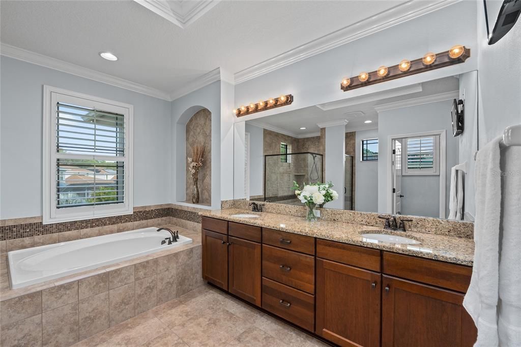 For Sale: $1,085,000 (6 beds, 4 baths, 4109 Square Feet)