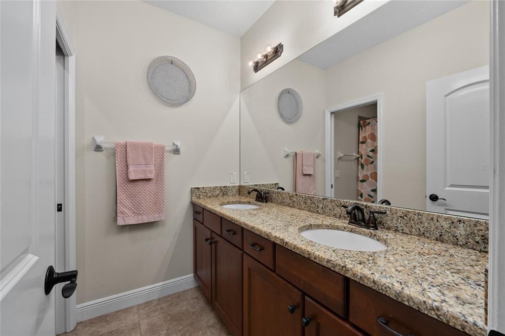 For Sale: $1,085,000 (6 beds, 4 baths, 4109 Square Feet)