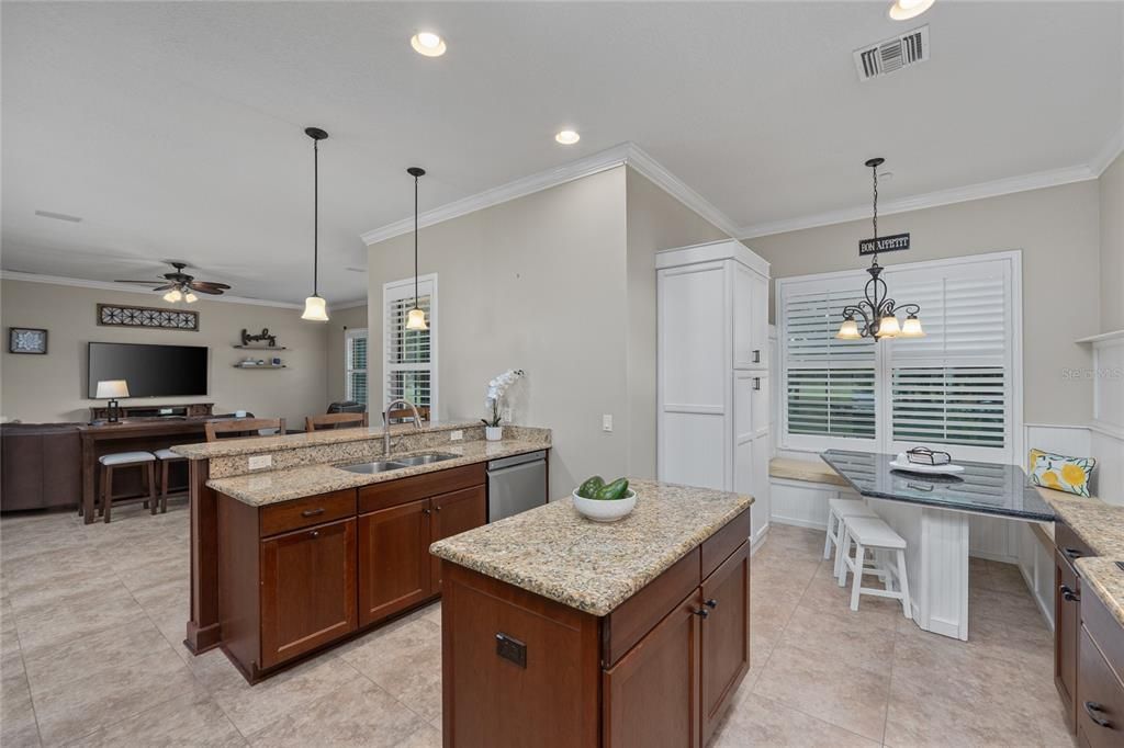 For Sale: $1,085,000 (6 beds, 4 baths, 4109 Square Feet)