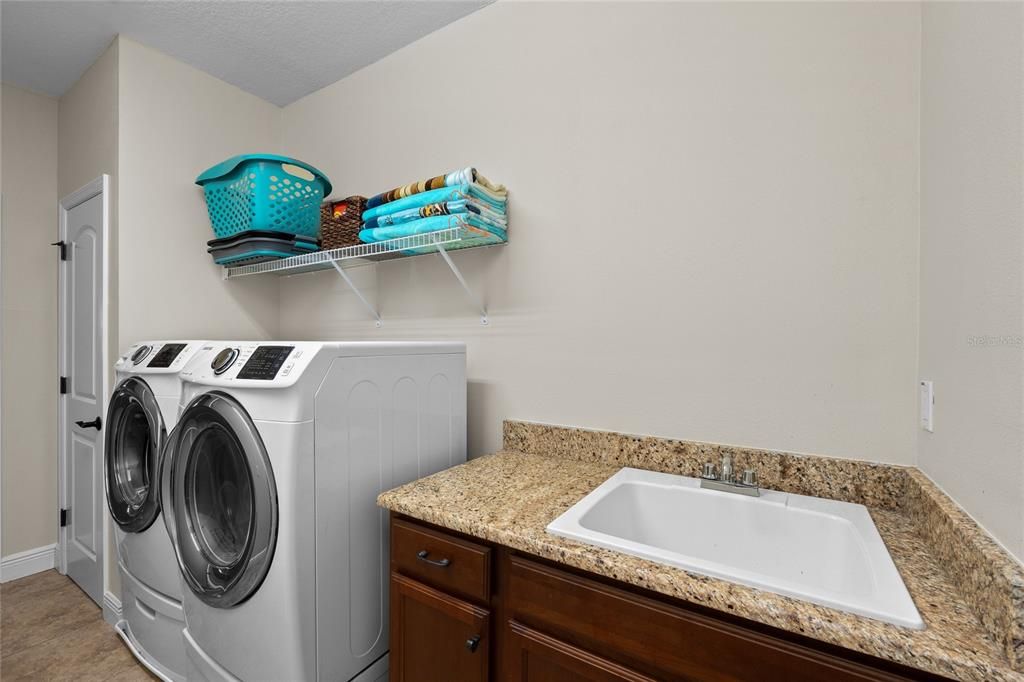 For Sale: $1,085,000 (6 beds, 4 baths, 4109 Square Feet)