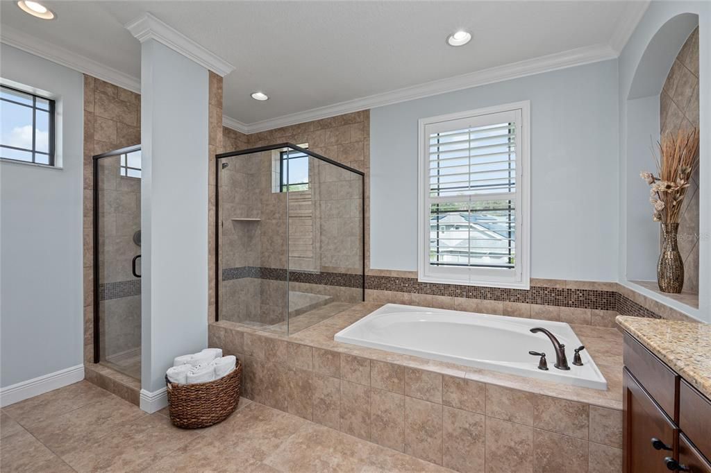 For Sale: $1,085,000 (6 beds, 4 baths, 4109 Square Feet)