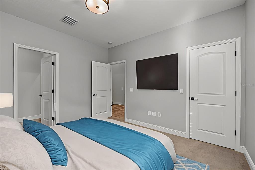 For Sale: $1,085,000 (6 beds, 4 baths, 4109 Square Feet)