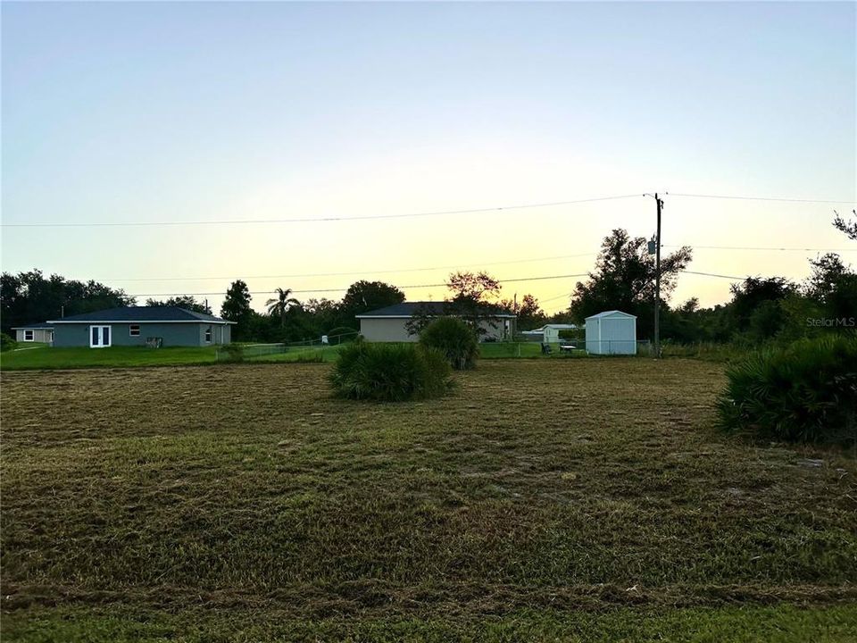 合同活跃: $18,000 (0.25 acres)