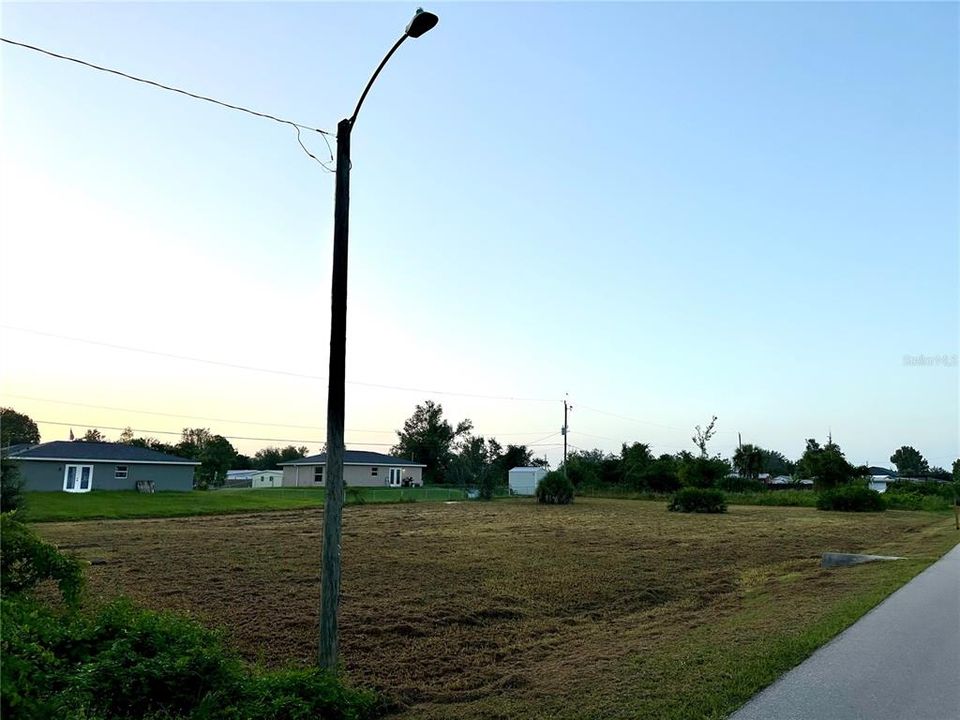 合同活跃: $18,000 (0.25 acres)