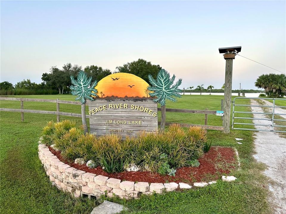 合同活跃: $18,000 (0.25 acres)