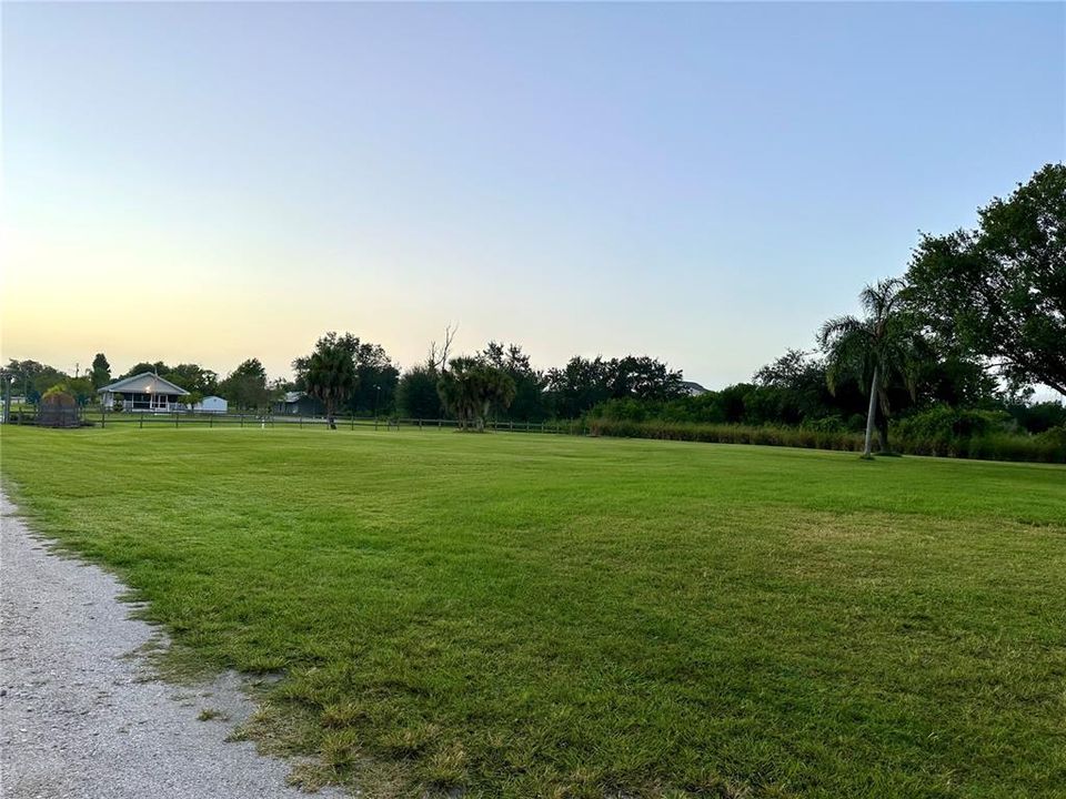 合同活跃: $18,000 (0.25 acres)