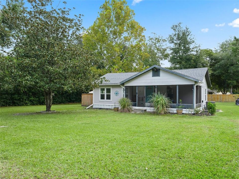 Recently Sold: $185,800 (2 beds, 1 baths, 920 Square Feet)