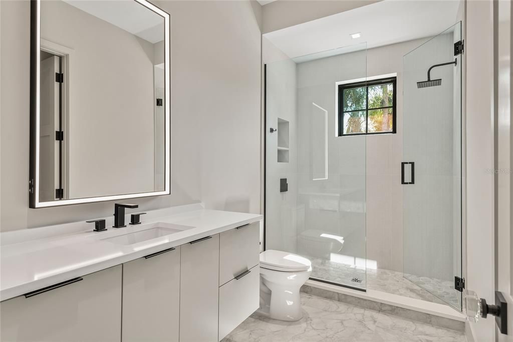 На продажу: $7,200,000 (5 спален, 6 ванн, 5939 Квадратных фут)