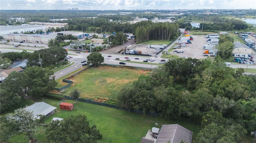 待售: $1,300,000 (1.53 acres)