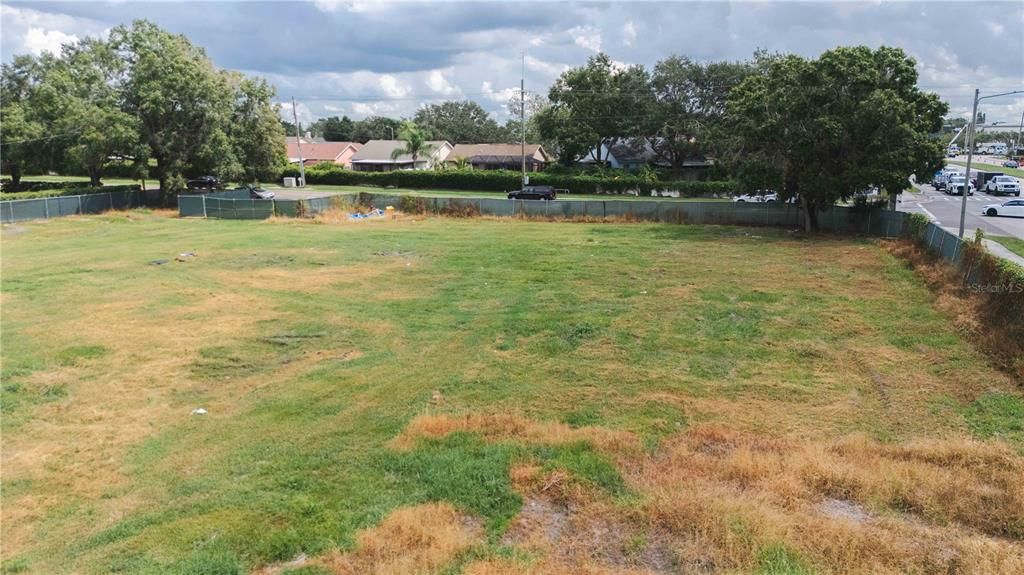 待售: $1,300,000 (1.53 acres)