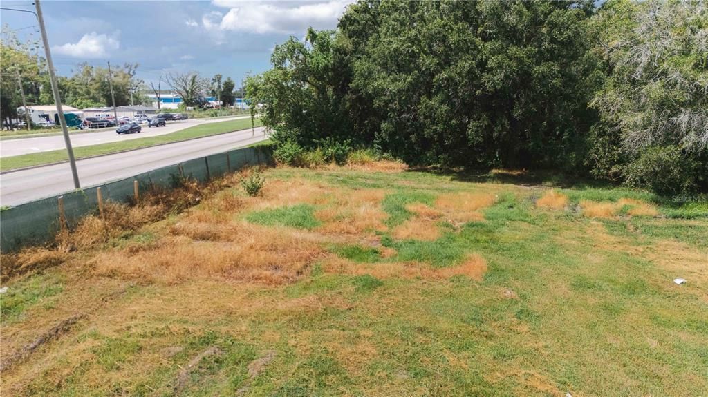 待售: $1,300,000 (1.53 acres)