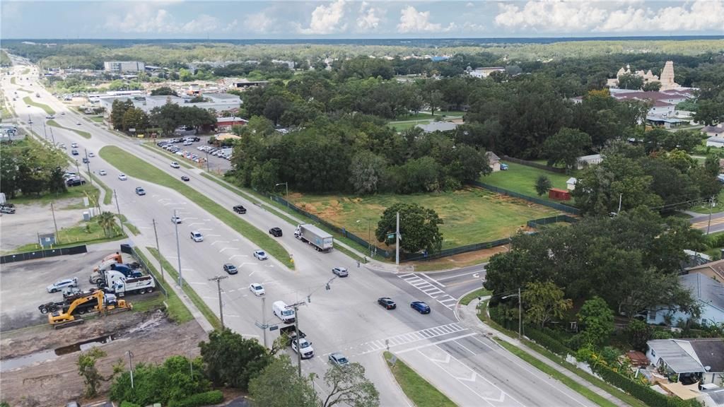 待售: $1,300,000 (1.53 acres)