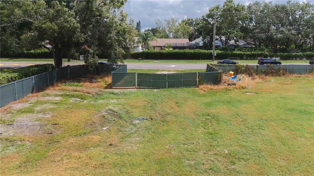 待售: $1,300,000 (1.53 acres)