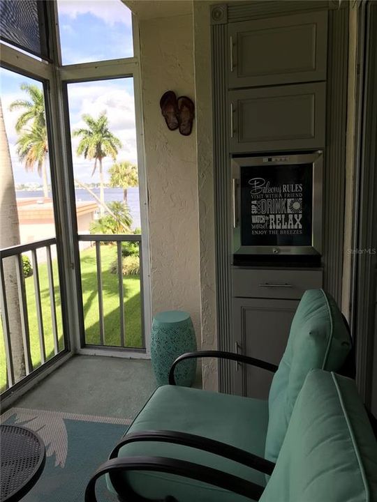 For Rent: $3,500 (2 beds, 2 baths, 1221 Square Feet)